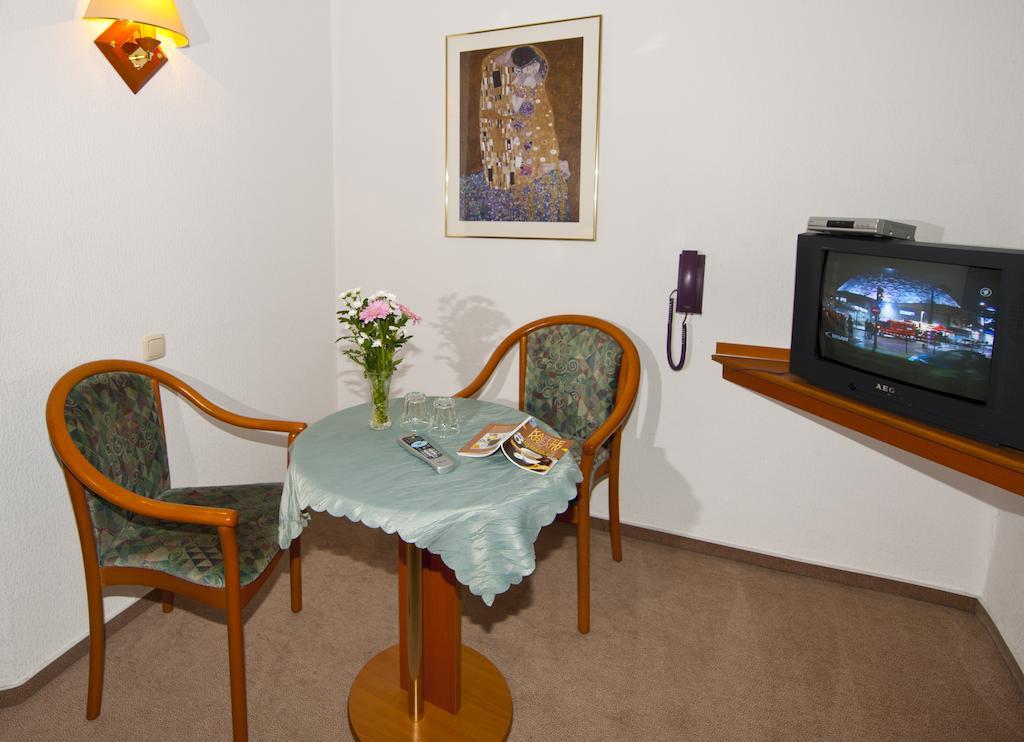 Pension Cafe Suzette Gotha Quarto foto